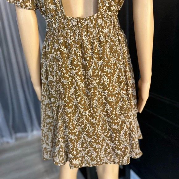 Floral open back Brown Dress - Picture 6 of 8